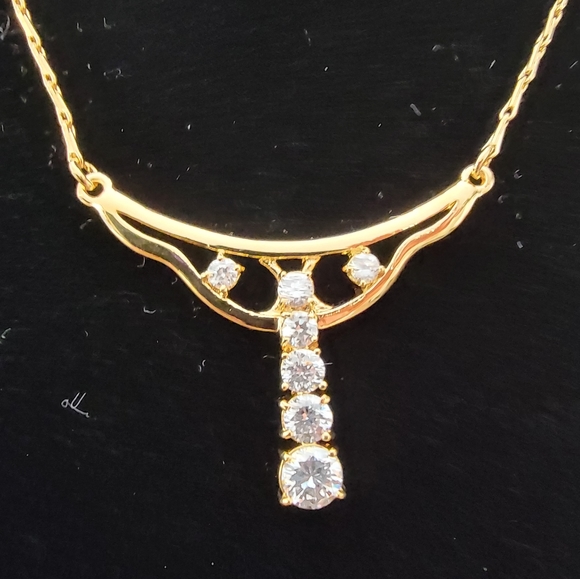 Fifth Avenue necklace and earrings set - Picture 5 of 5